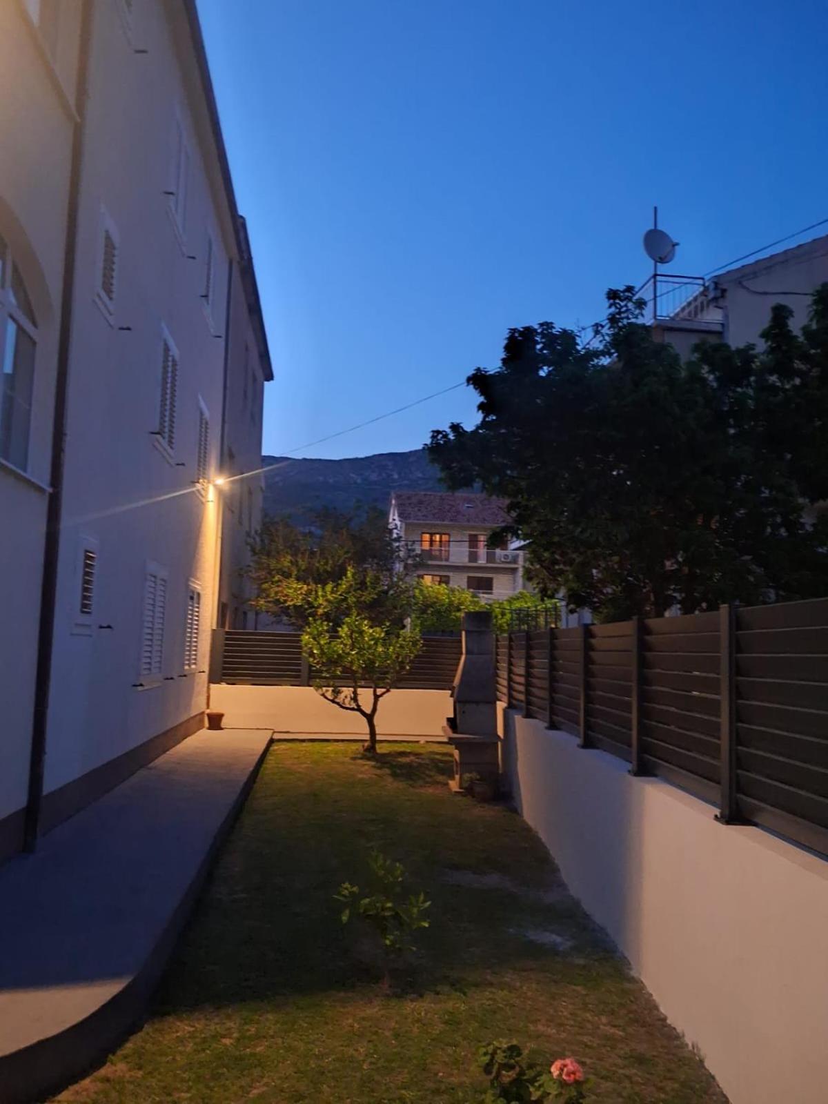 Apartment Marko Kastela Bagian luar foto