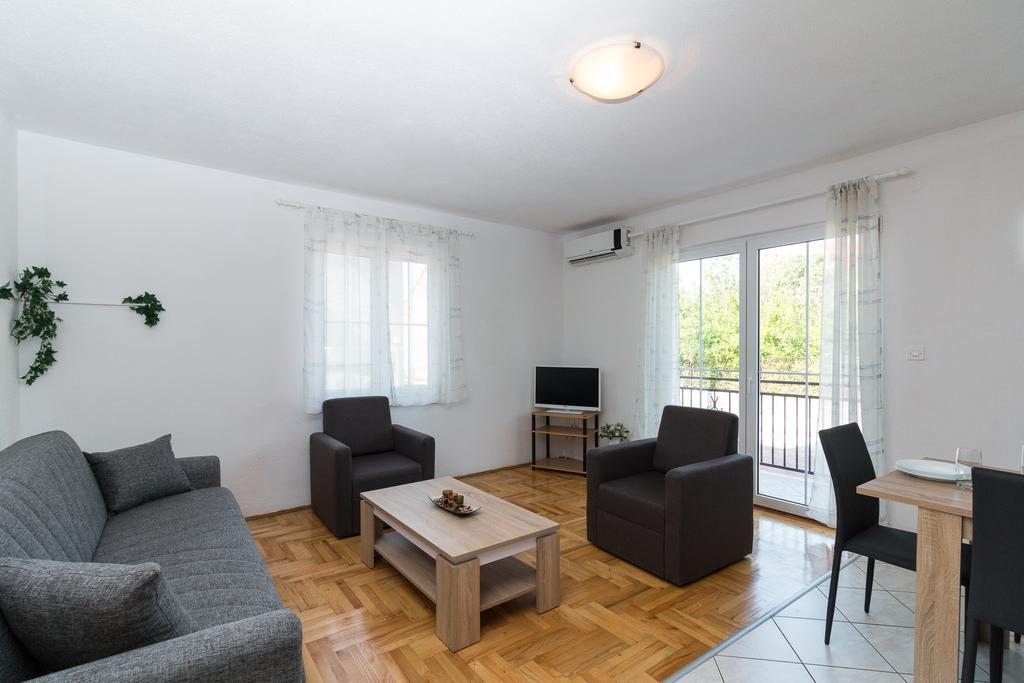 Apartment Marko Kastela Bagian luar foto